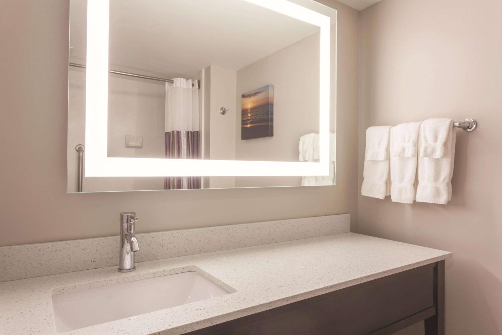 La Quinta By Wyndham Columbus North Hotel Ngoại thất bức ảnh